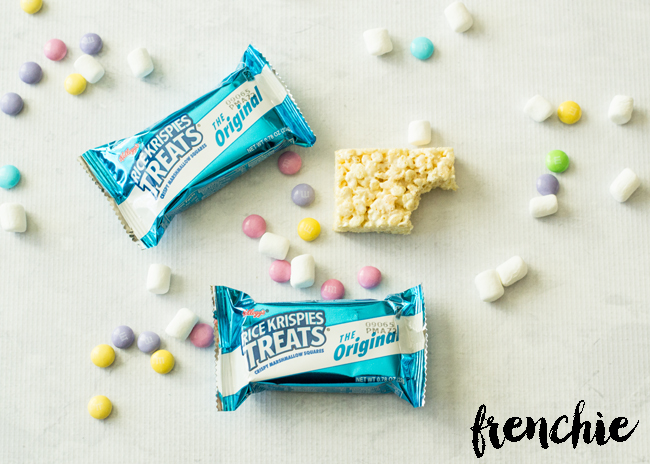 Create these Rice Krispie Spring Flowers using the premade treat, mini marshmallows and some M&M's. Only on seelindsay.com