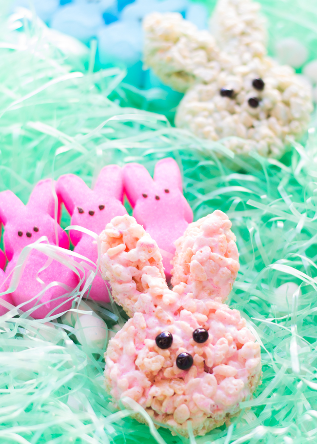 easter peeps recipe Create your own Peeps Rice Krispie Treats in the shape of actual Peeps! This Peeps Easter Recipe is sure to be a crowd pleaser and perfect for any Easter Dessert. #easterrecipe #peepsrecipe #peepsricekrispietreats #peepsdessert #easterdessert #ricekrispietreats